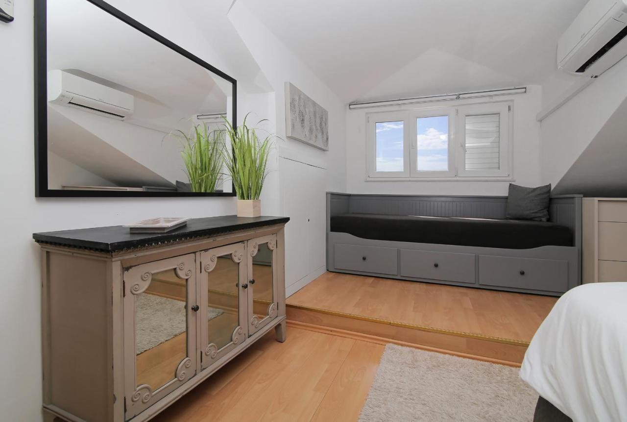 Spacious 2 Bedroom Apt Luxeview- Oldtownview, 10Min To Town Ντουμπρόβνικ Εξωτερικό φωτογραφία